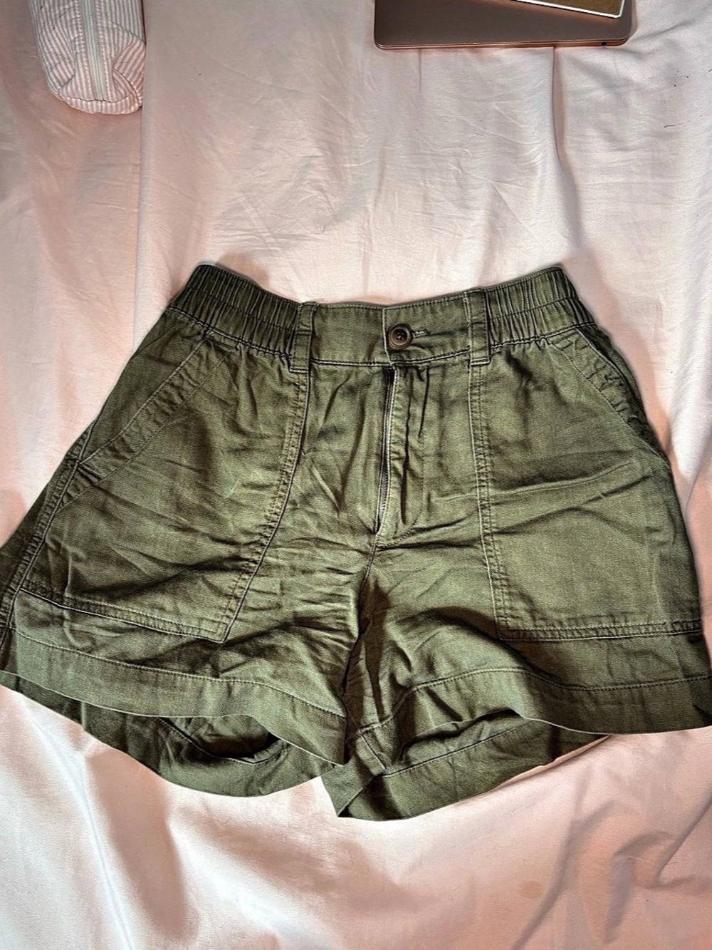 GAP Women’s Green Solid Chino Shorts Flat Front Button Closure Elastic Waist